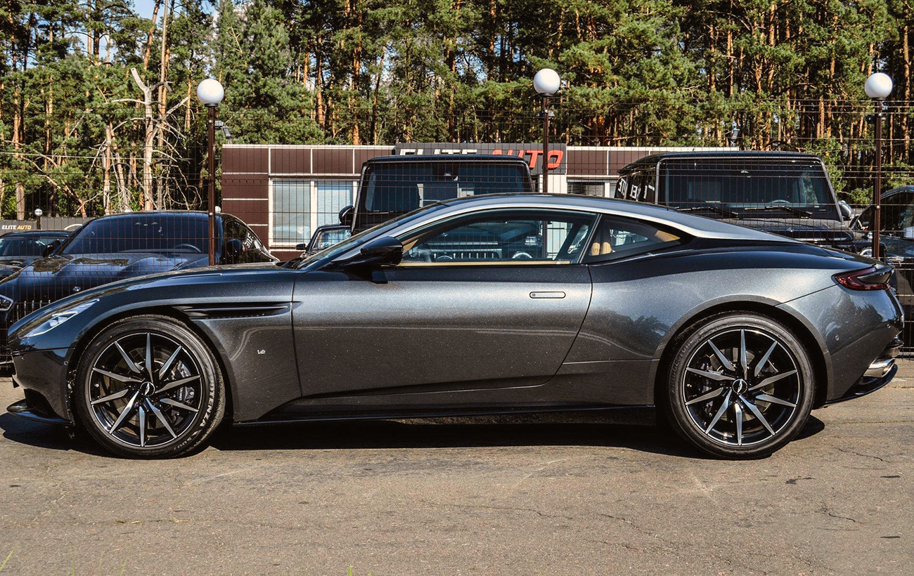 Українці у лютому витратили на нові авто 200 млн доларів: що найчастіше купували